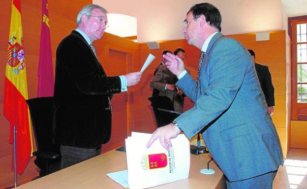 Valcárcel y Bascuñana median entre alcaldes de la Región y una asesoría que gestiona fondos de la UE