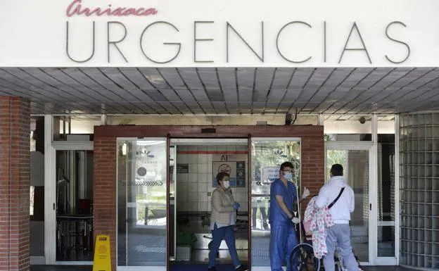 Entrance to the Emergency Department of La Arrixaca, in a file photograph.