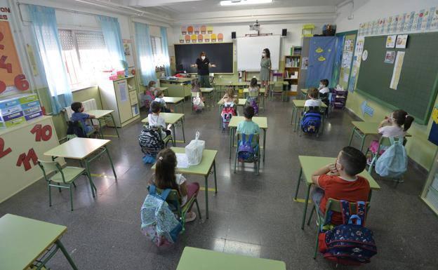Los directores de los colegios públicos de la Región reclaman las medidas del curso pasado para contener la pandemia