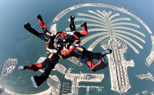 Los 'paracas' de Alcantarilla logran un oro y una plata en el campeonato internacional de Dubái