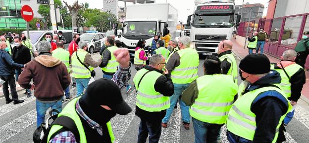 Los sindicatos piden a Croem que medie para desatascar el convenio del transporte