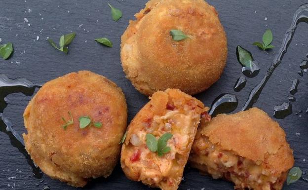 Croquetas de manitas y chorizo