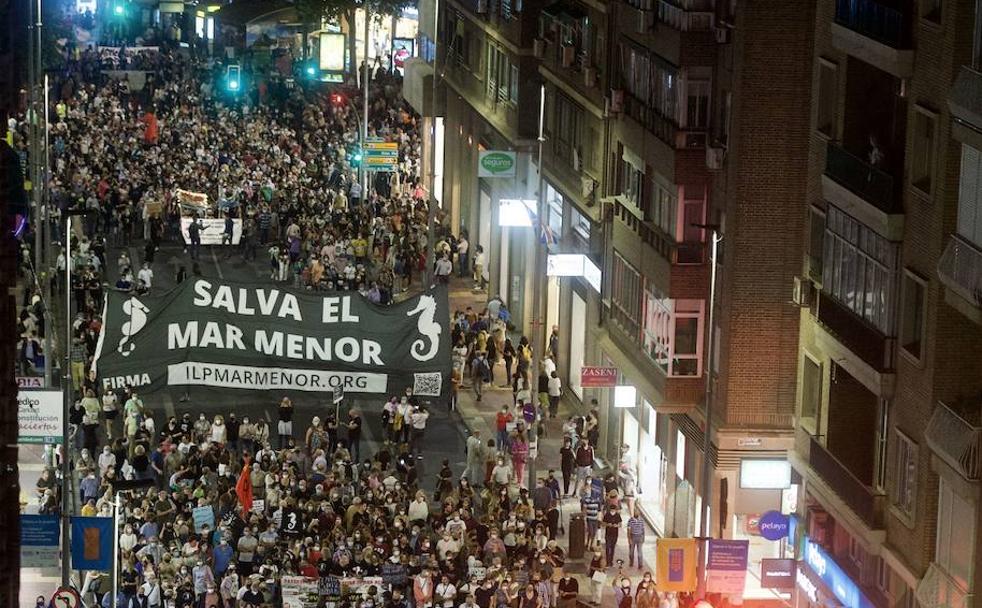 OCTUBRE. Un 'tsunami' de indignación por el Mar Menor