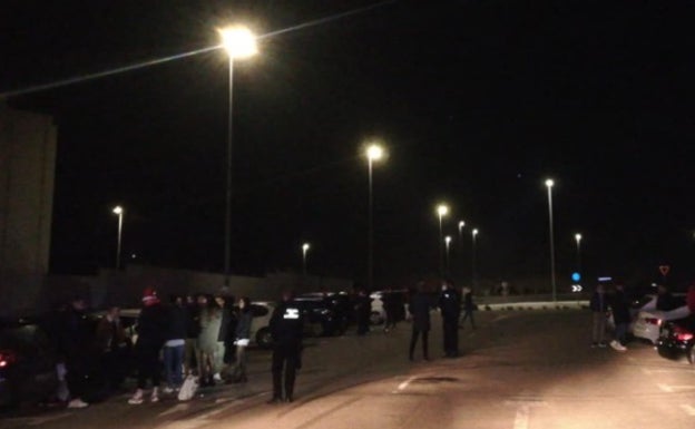 Disuelven un macrobotellón con más de cien personas en Nochebuena en La Unión