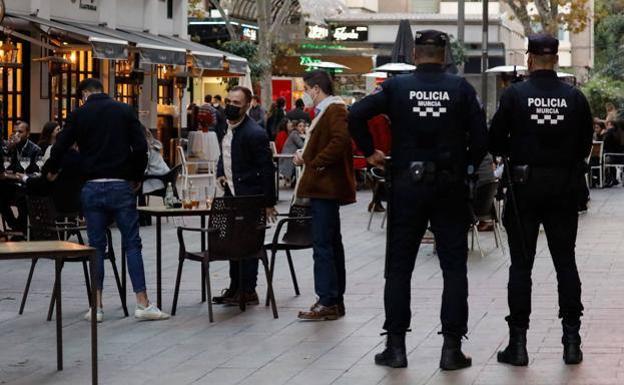 Un total de 300 agentes de la Policía Local de Murcia velarán por la seguridad en Nochevieja