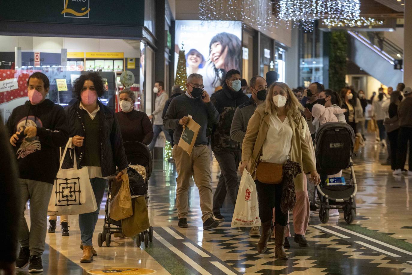 Las rebajas y los Reyes animan las ventas en Cartagena