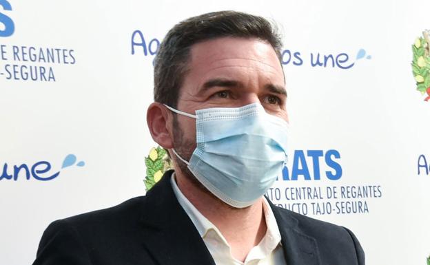 El consejero acusa al Gobierno central de hacer «chantaje»