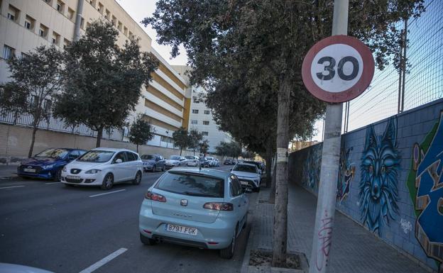 El objetivo de controlar más la velocidad en calles limitadas a 20 y 30 por hora sigue pendiente