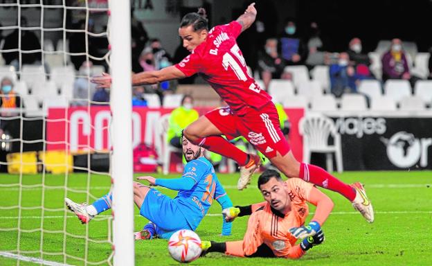 Delmás flaquea y David Simón aprieta