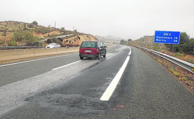 Eliminan de nuevo los numerosos baches de la autovía Zeneta-San Javier