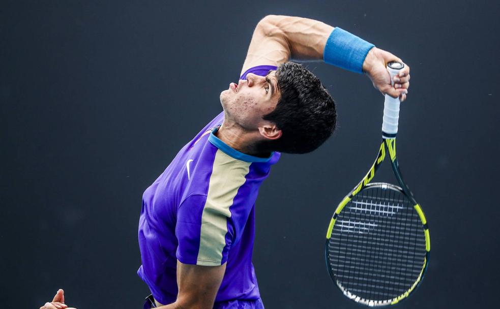 Alcaraz arranca en Melbourne su camino hacia la cima del tenis