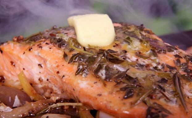 Salmón al horno con vino blanco