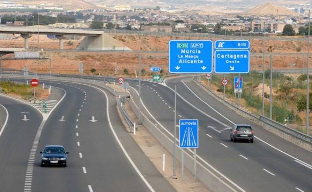 Interceptan al conductor de un vehículo que circuló varios kilómetros en dirección contraria por la autopista AP-7
