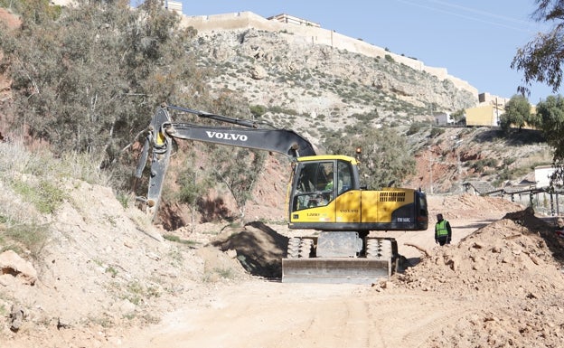 El vial de los barrios altos de Lorca permitirá un acceso seguro para peatones y vehículos