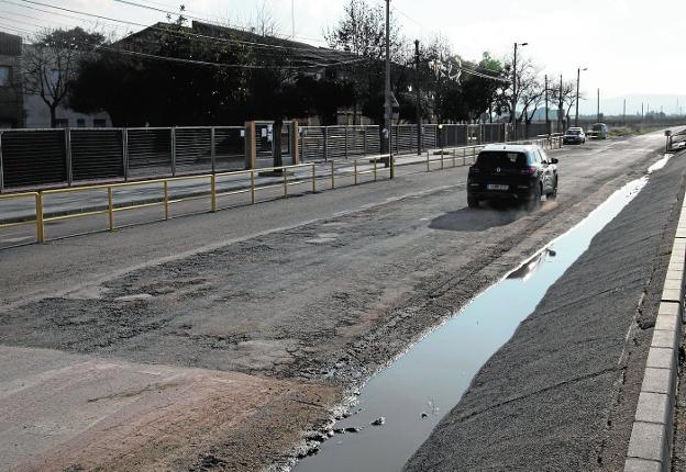 El estado de varias carreteras secundarias de Cartagena desata un aluvión de quejas vecinales