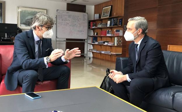 Los consejeros de Hacienda de la Comunidad y Andalucía se reúnen para exigir un reparto «transparente» de los fondos europeos