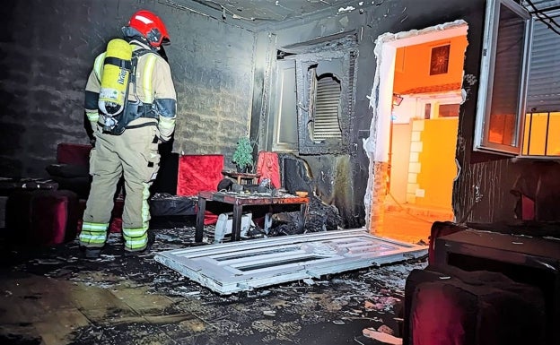 Una mujer de 41 años muere en el incendio de su casa en Puerto de Mazarrón