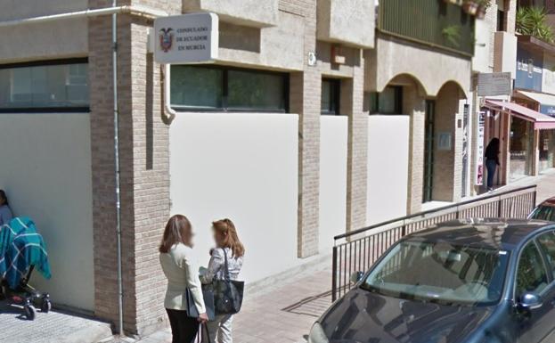 El Consulado de Ecuador en Murcia detecta 19 positivos entre sus funcionarios y cierra la atención presencial