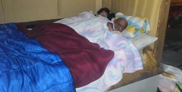 Una familia que vive en las calles de Murcia: «Con dos euros comemos cuatro»