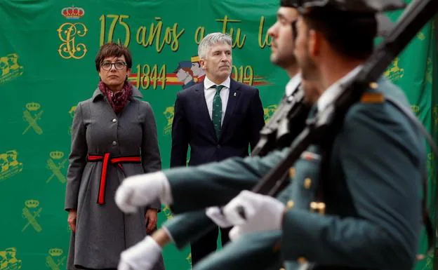 The Minister of the Interior in an act of the Civil Guard, accompanied by the director of the body, María Gámez