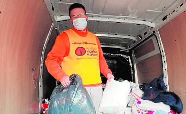 La campaña 'Eres una prenda' recoge a domicilio 1.500 kilos de ropa para Cáritas en Lorca