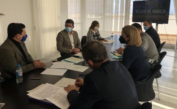 La Comunidad invierte 1,7 millones en rehabilitar 12 km de colectores de saneamiento en el entorno del Mar Menor