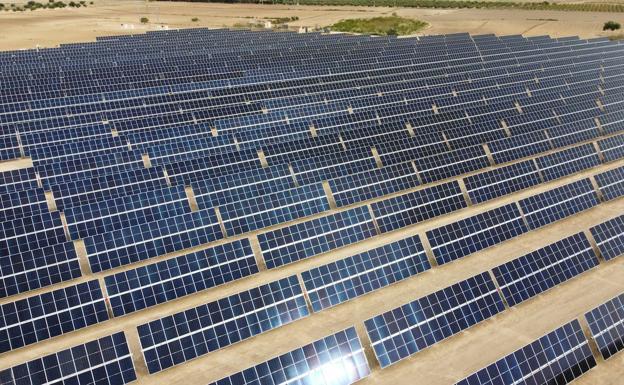 Soltec firma dos contratos para la construcción de 420 MW en proyectos solares en Chile y Colombia