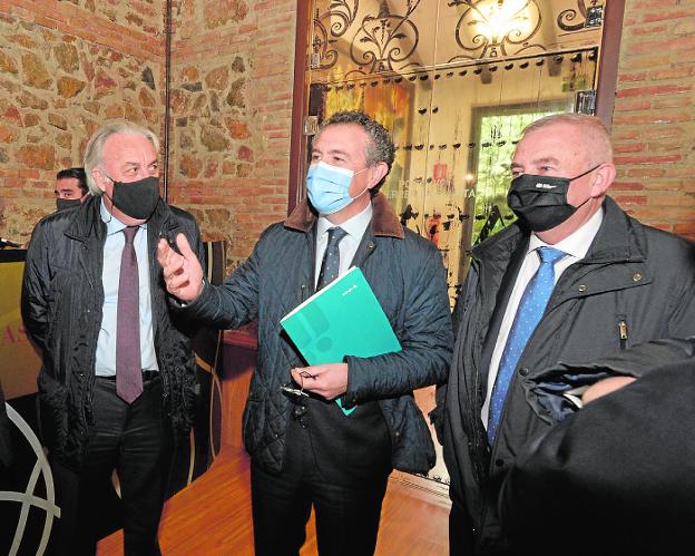 El presidente de Cajamar pide no pegarse «un tiro en el pie» con las trabas al sector agro