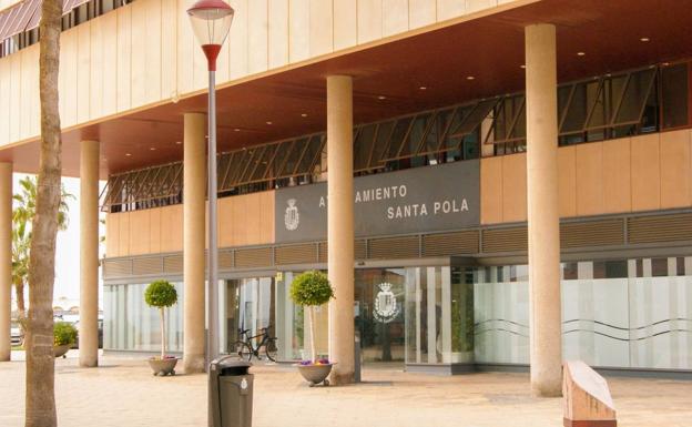 Investigan a un directivo de Molina contratado por una funcionaria del Ayuntamiento de Santa Pola acusada de cohecho