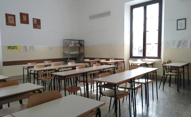 An empty classroom. 