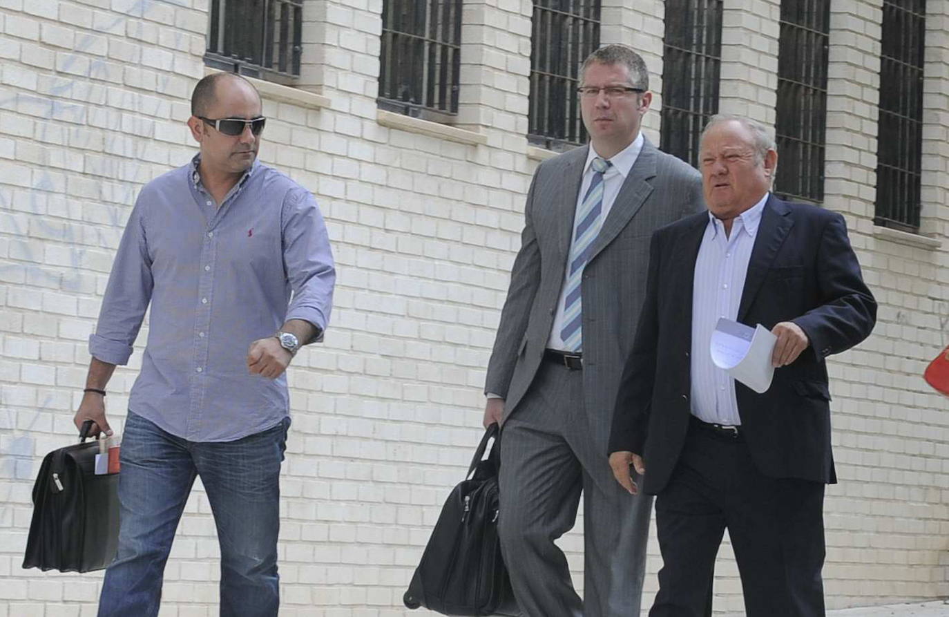 El fiscal pide tres años a 13 acusados del mayor caso de pagos en 'dinero B'
