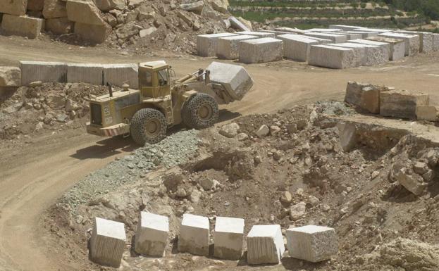 La Comunidad prepara la regularización de cien canteras que sobrepasan sus límites