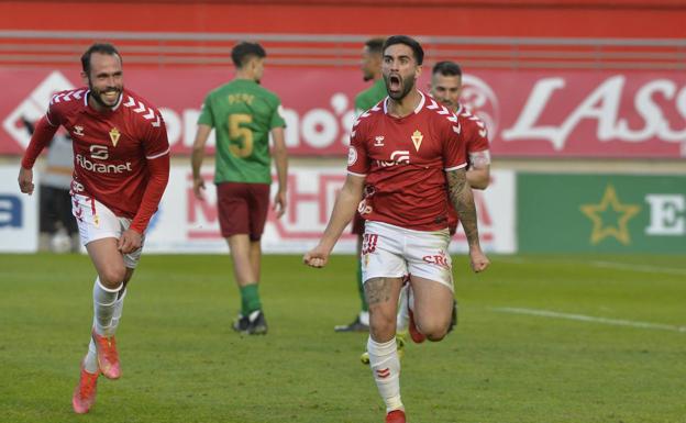 El Real Murcia se embala hacia lo más alto