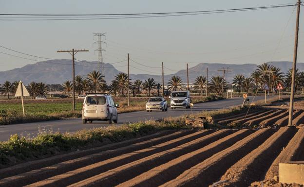 Revenga abre la puerta a desdoblar la carretera de La Palma y a ampliar el Feve hasta San Pedro