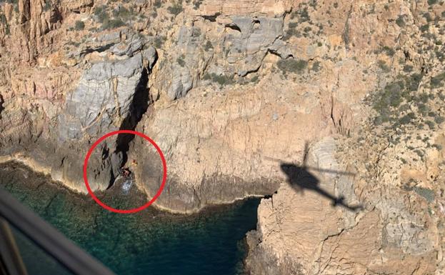 Rescatan a un escalador que resultó herido muy grave tras caer de una pared vertical en Cabo Tiñoso