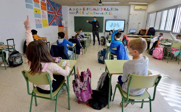 Anpe denuncia que la Consejería de Educación «no sustituye a los docentes que están de baja»