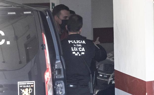 Vecinos afectados por las granjas porcinas de Lorca: «No hay derecho, estamos indefensos»