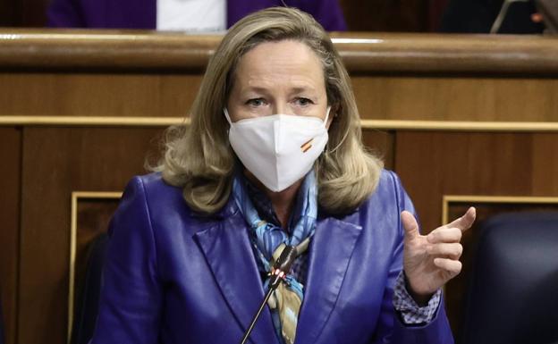 La ministra Calviño acusa a Vox de «enfrentar al campo con la ciudad»