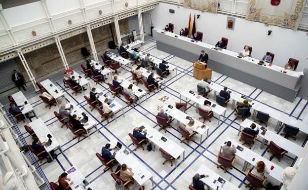 Vox impide que la Asamblea Regional condene el asalto al Pleno de Lorca en una declaración institucional