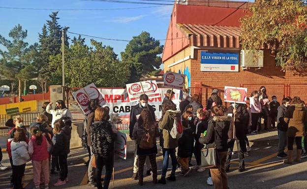 El colegio Virgen de la Vega de Cobatillas va a la huelga para exigir la renovación de la instalación eléctrica