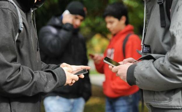 Uno de cada tres adolescentes en la Región de Murcia hace un uso problemático de internet y las redes sociales