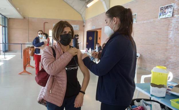 Los ingresos caen en medio centenar en un solo día pero la Región de Murcia suma once fallecidos por Covid