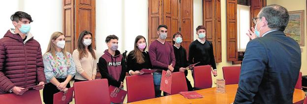 La UMU acoge en sus aulas a ocho estudiantes argentinos descendientes de murcianos