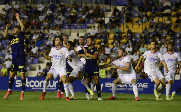 Aplazado el Castilla-UCAM por varios positivos en el equipo universitario