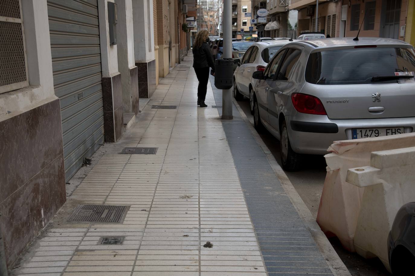 La suciedad invade el centro de Cartagena