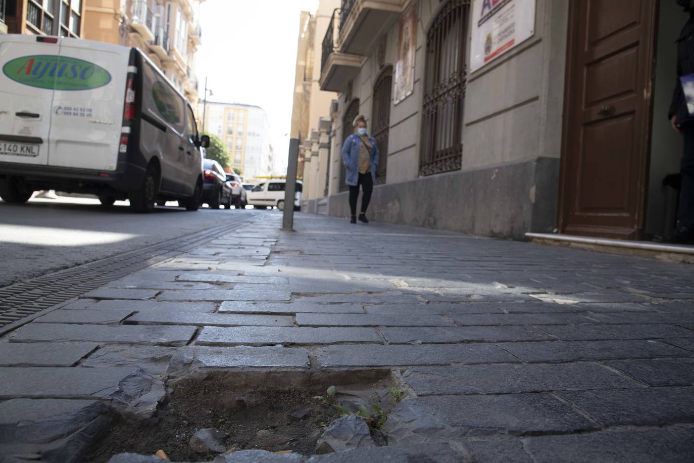 Las calles de las procesiones acusan la falta de conservación del pavimento en Cartagena