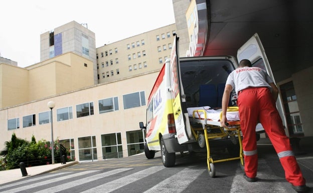 Inhabilitan a un enfermero murciano por contagiar a una paciente por error de hepatitis C