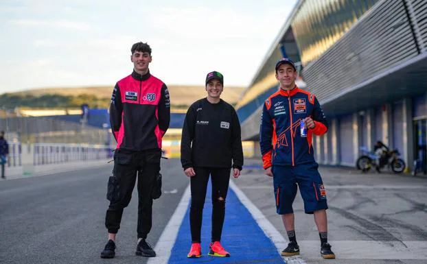 Fermín Aldeguer, Ana Carrasco and Pedro Acosta, at the Jerez circuit.