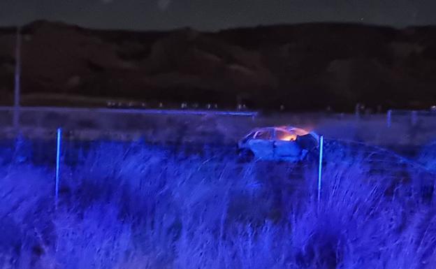La Guardia Civil investiga quién conducía un coche hallado calcinado y con un cadáver dentro en Jumilla