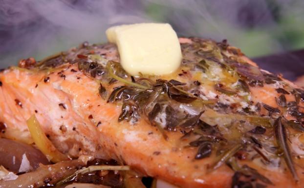 Salmón al vino blanco